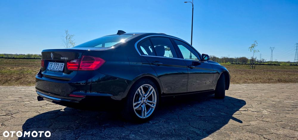 BMW Seria 3 328i Luxury Line - 22