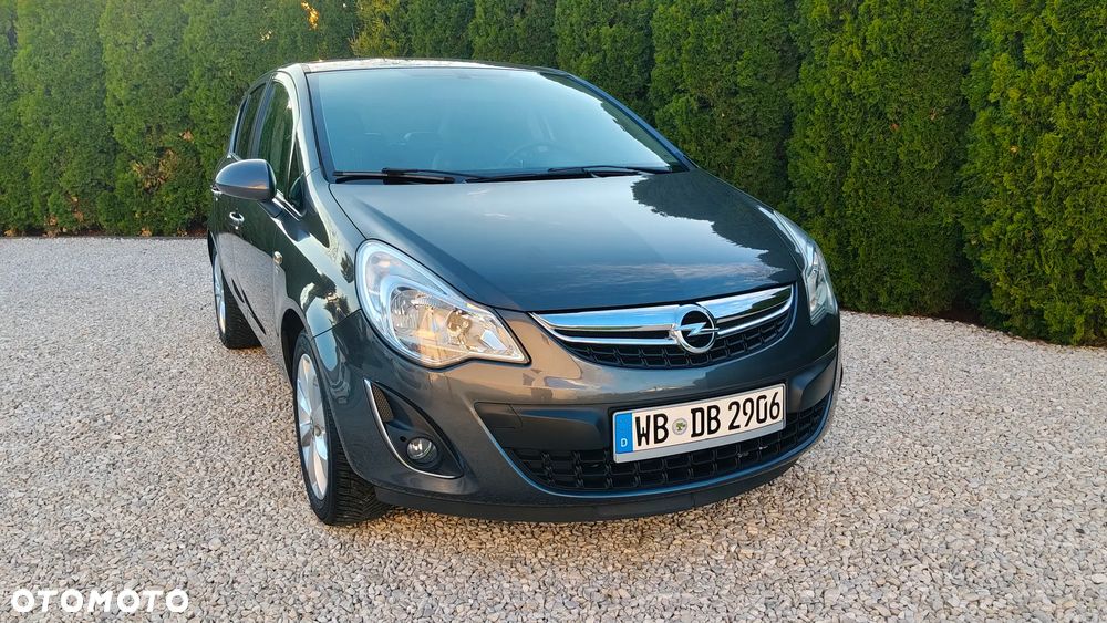 Opel Corsa 1.2 16V Cosmo - 9
