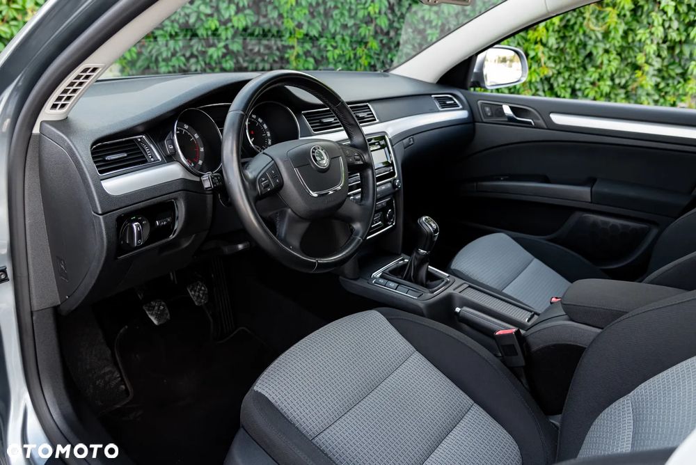 Skoda Superb 1.8 TSI FAMILY - 17