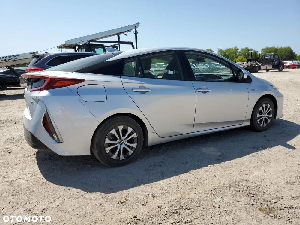 Toyota Prius - 4