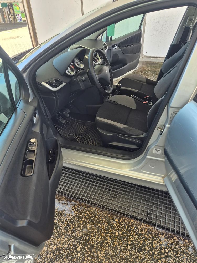 Peugeot 207 1.4 HDi Urban - 12