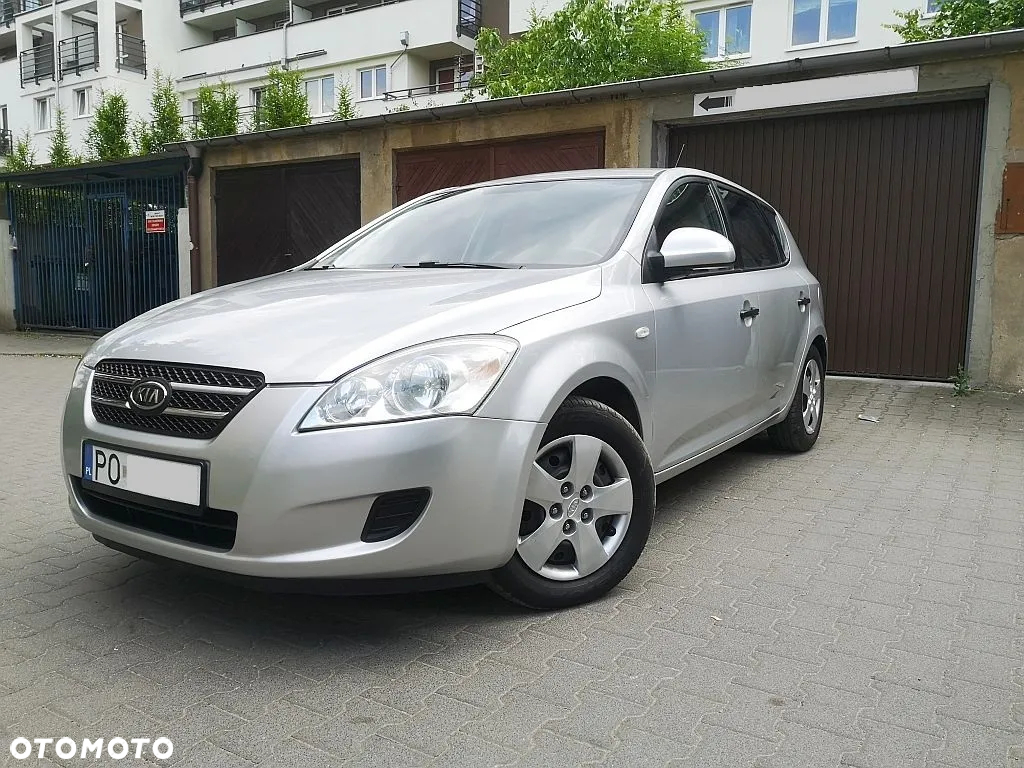Kia Ceed - 9