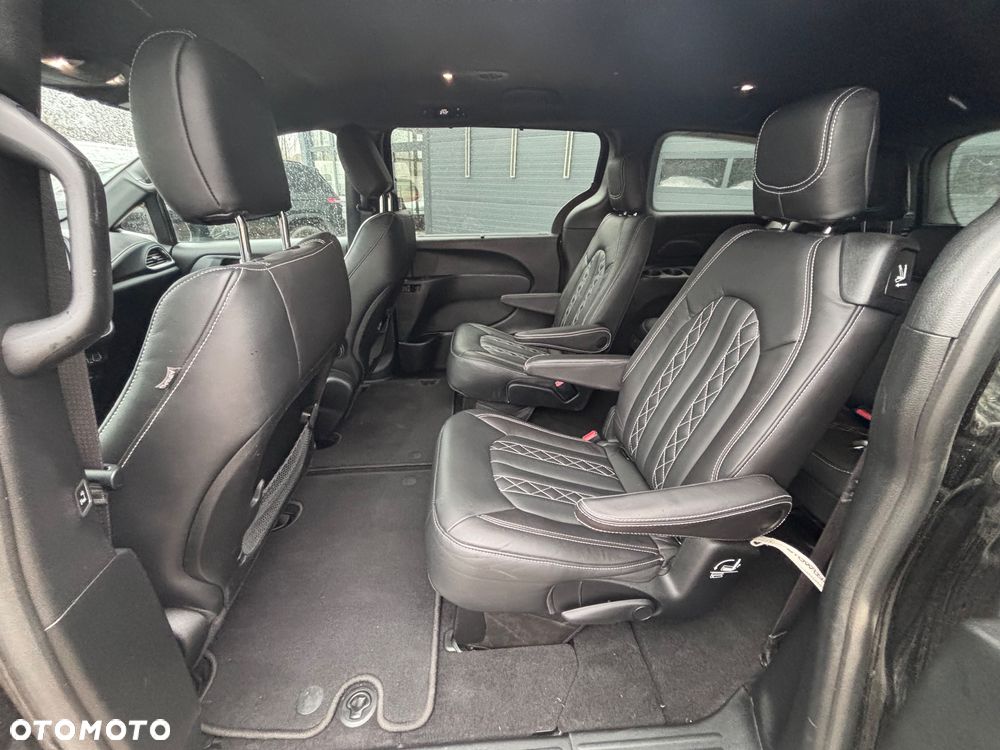 Chrysler Pacifica - 15