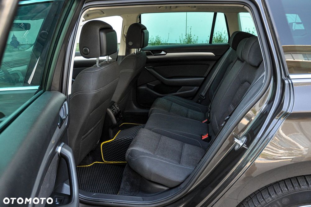 Volkswagen Passat - 8