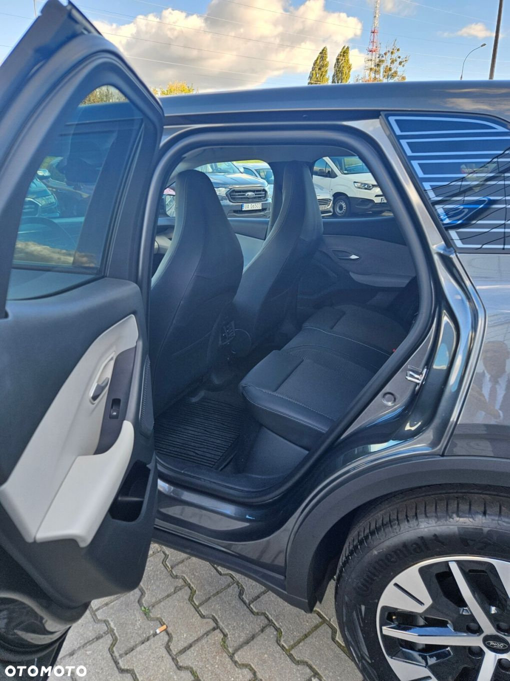 Ford Explorer - 16