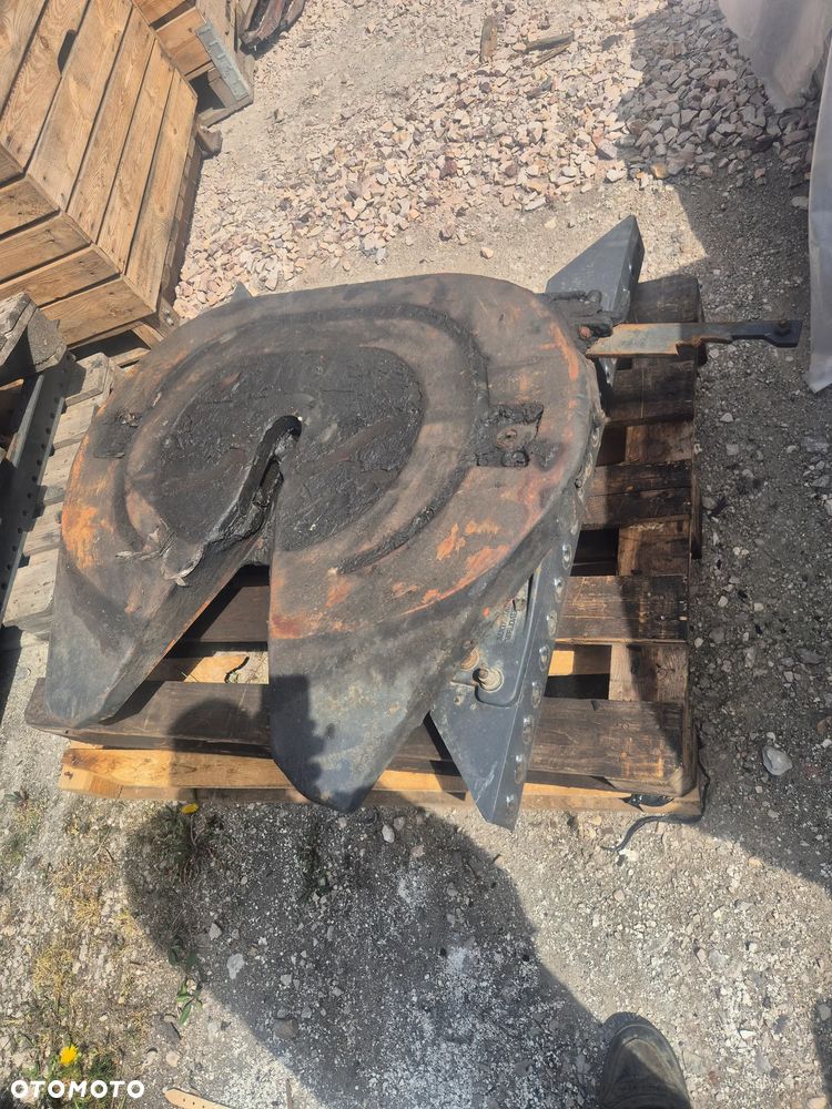 Siodło Jost  Volvo Renault z łapami 140mm - 3