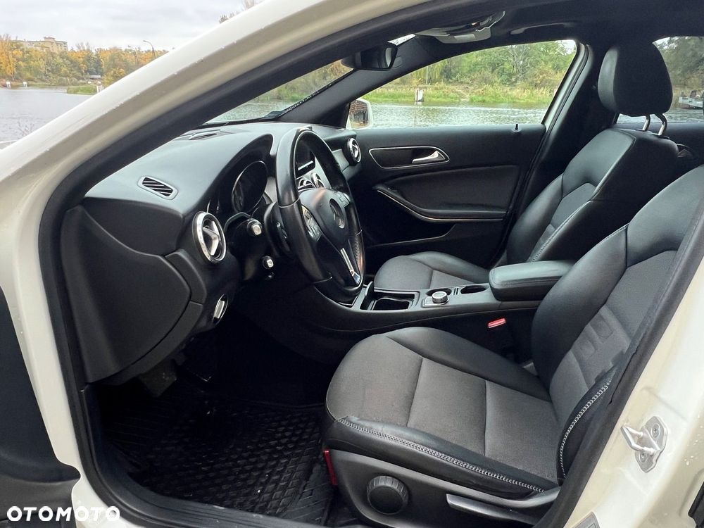 Mercedes-Benz GLA - 28