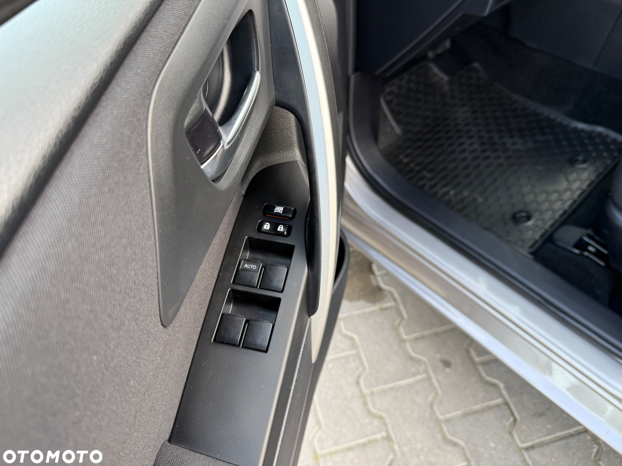Toyota Auris 1.8 Hybrid Life - 13
