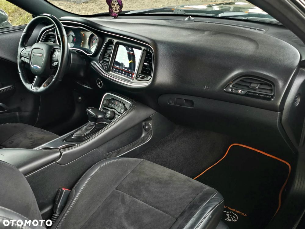 Dodge Challenger - 10