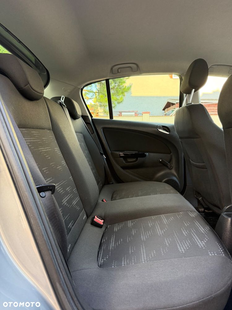 Opel Corsa 1.4 16V Satellite - 9