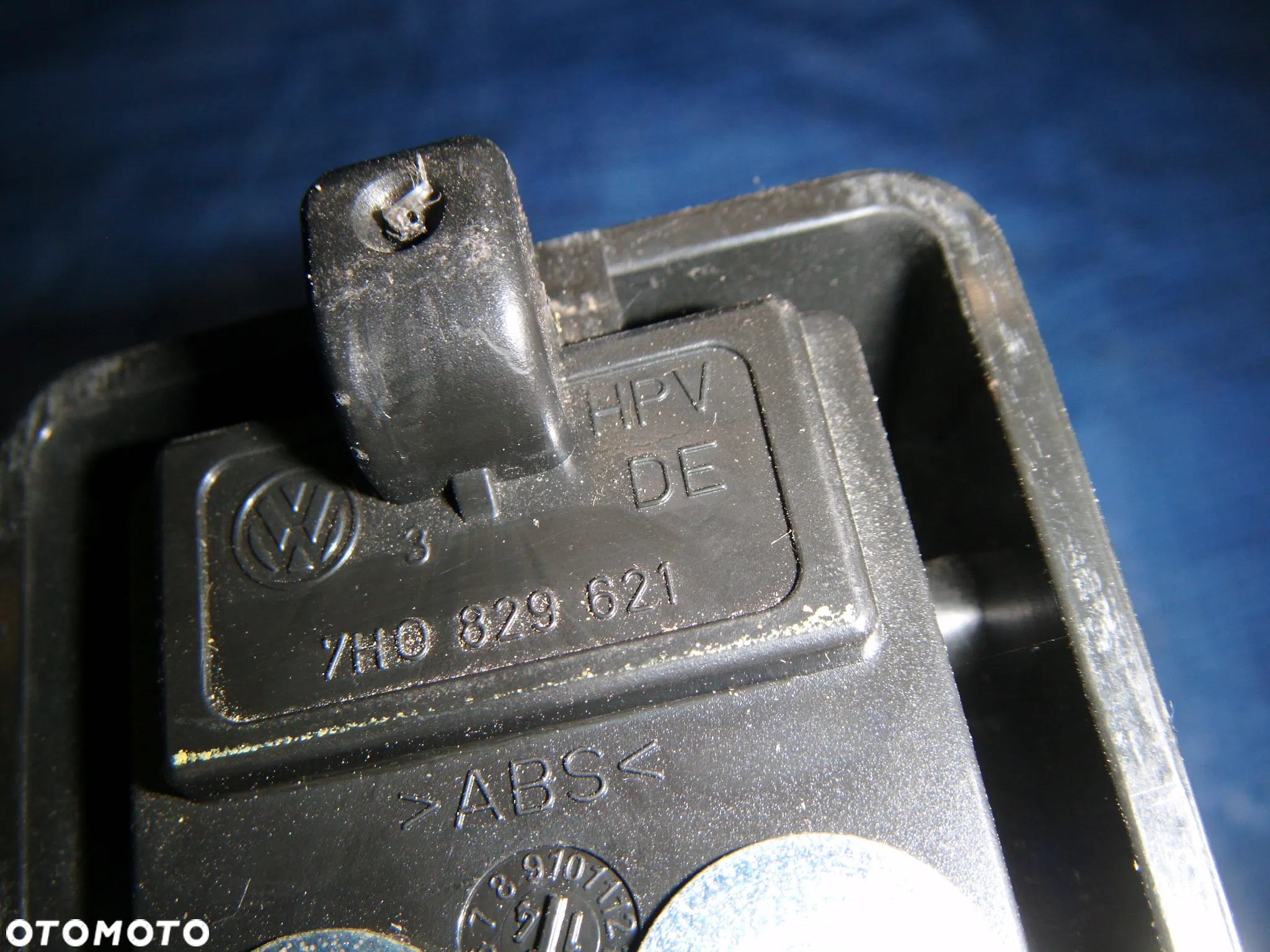 vw caddy 3 08r rączka- uchwyt klapy tył  7h0829621 - 3