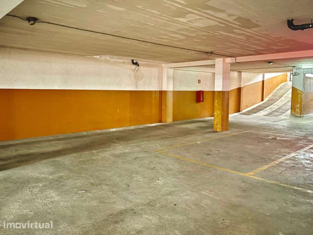 Lugar de Garagem para Venda - Vila Nova de Gaia - Grande imagem: 4/8
