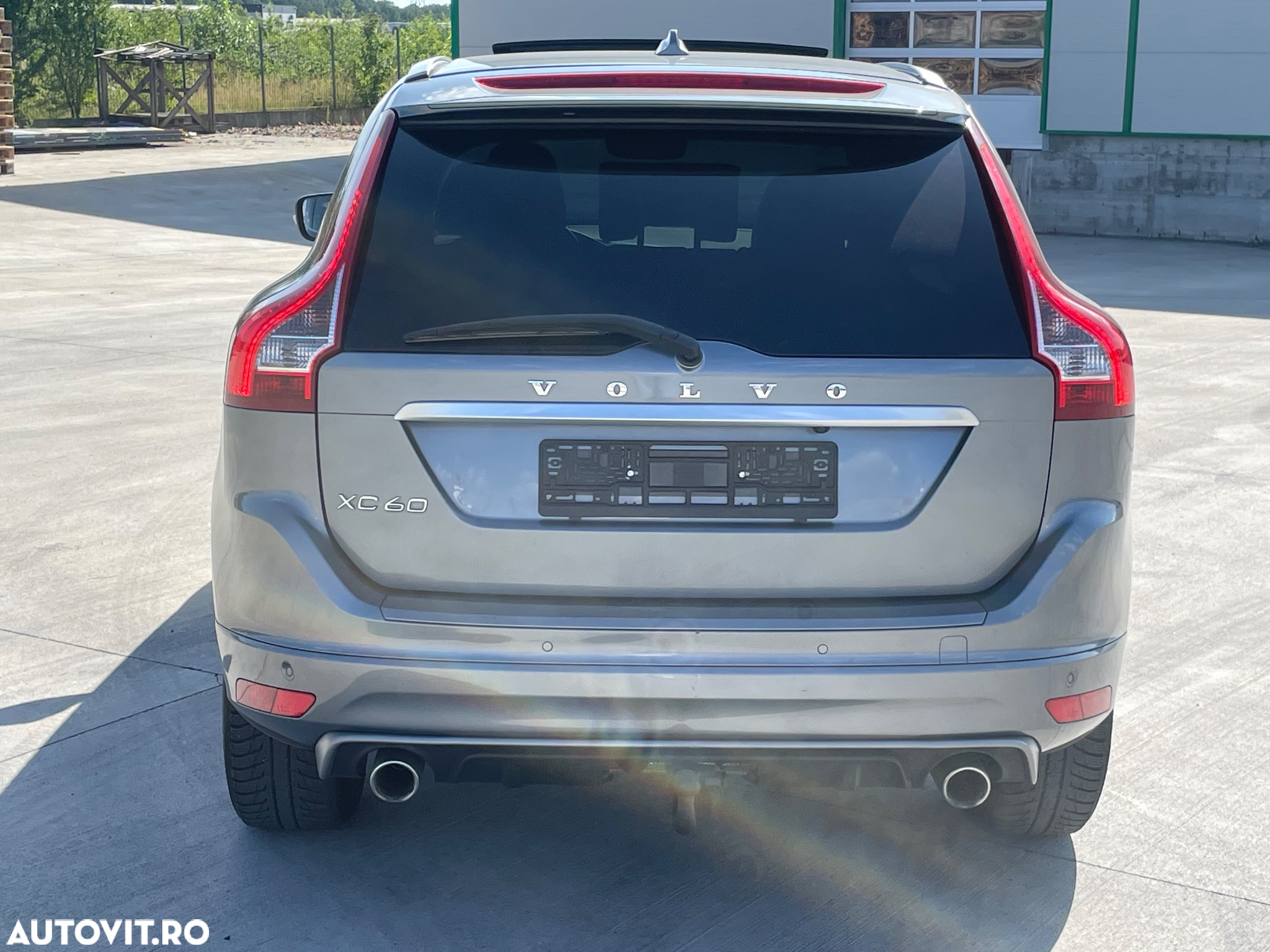 Volvo XC 60 D4 AWD R-Design - 4