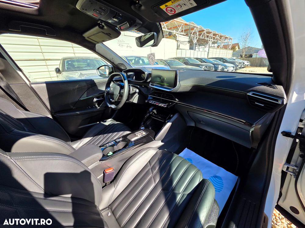 Peugeot 2008 PureTech 155 EAT8 GT - 15