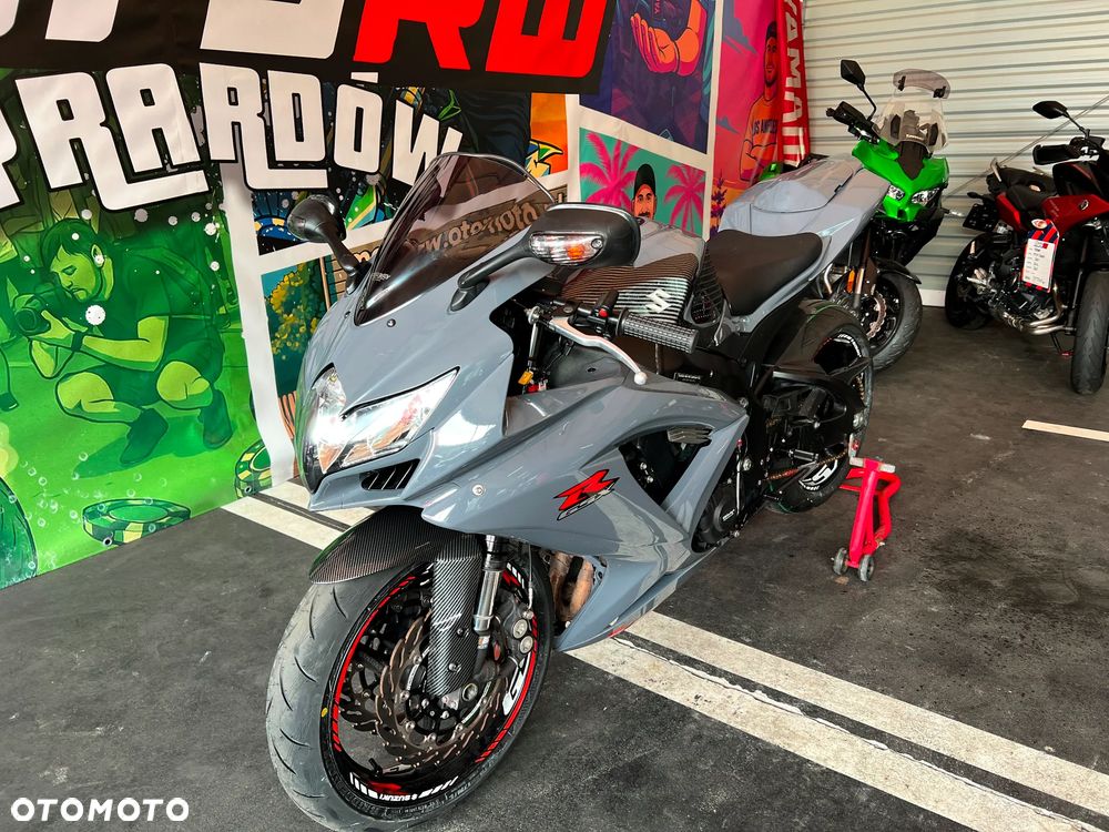 Suzuki GSX-R - 23