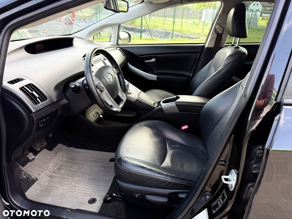 Toyota Prius 1.8 HSD Prestige - 9