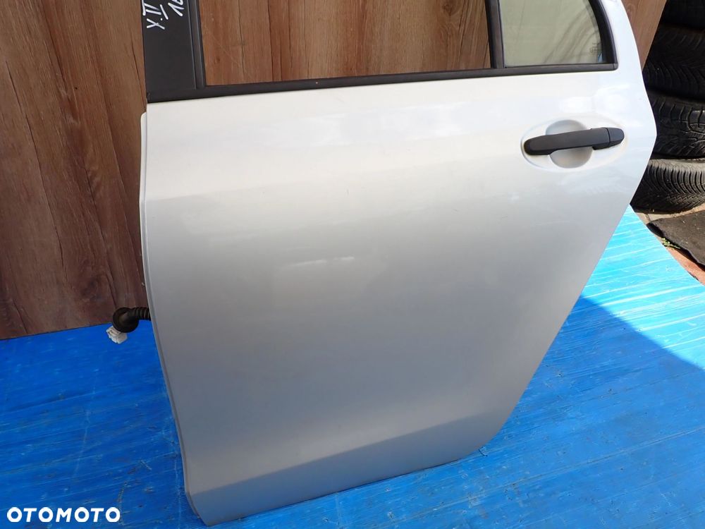 TOYOTA YARIS II 06-11 5d DRZWI TYLNE LEWE 1E7 - 4