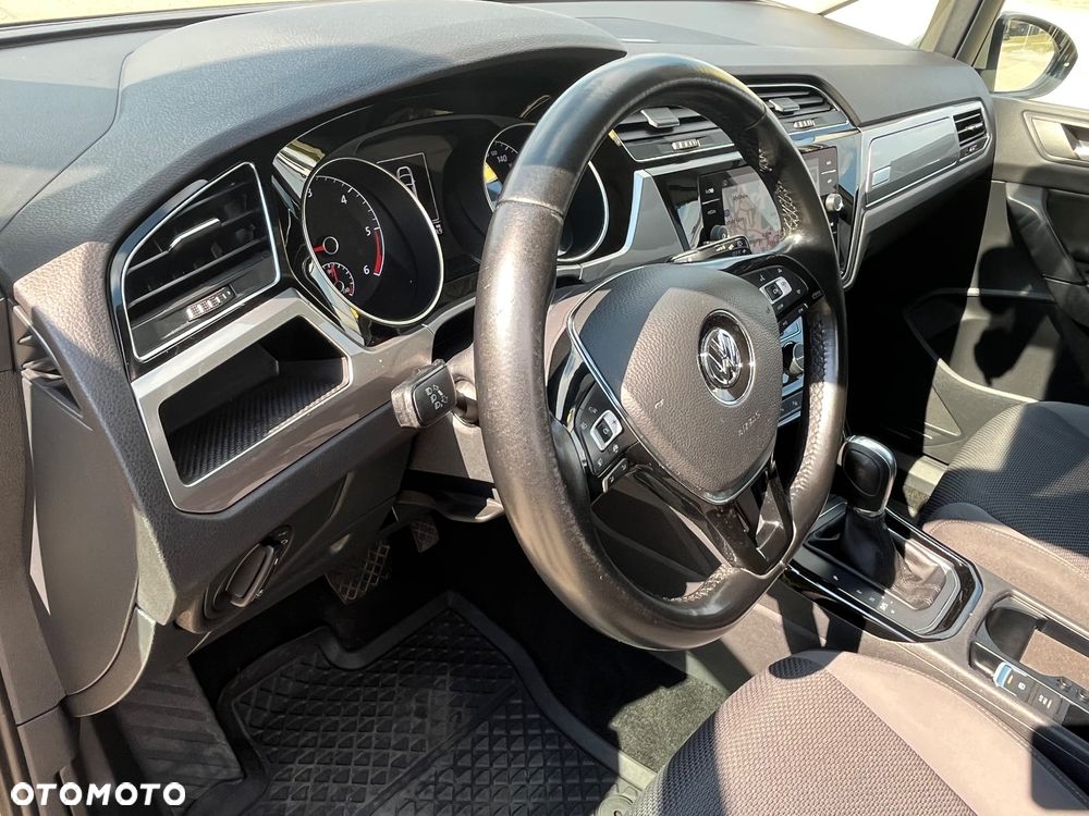 Volkswagen Touran 2.0 TDI SCR DSG Trendline - 12