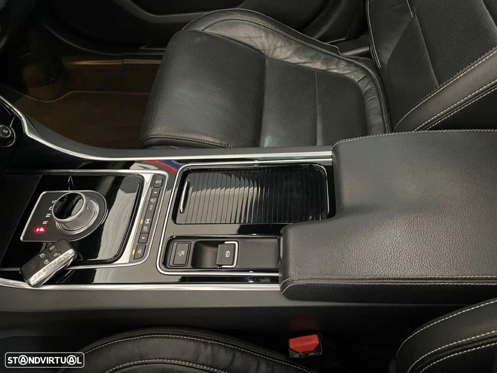 Jaguar XF - 19