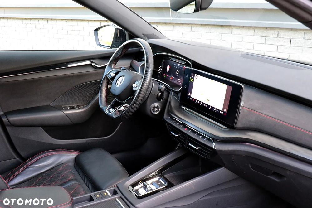 Skoda Octavia 2.0 TSI DSG RS Plus - 24