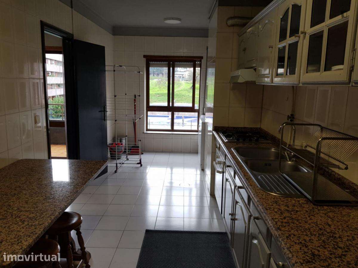 Quarto - localizado em Sé de Braga e São Lázaro Braga - Grande imagem: 5/17