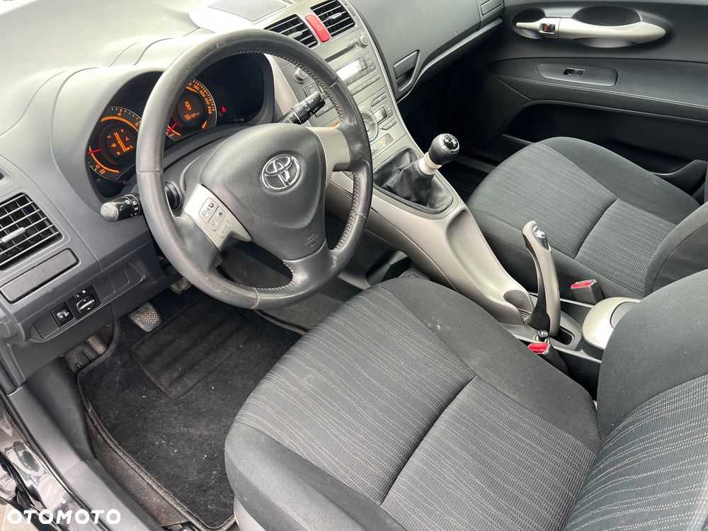 Toyota Auris 1.4 D-4D 2010 - 13