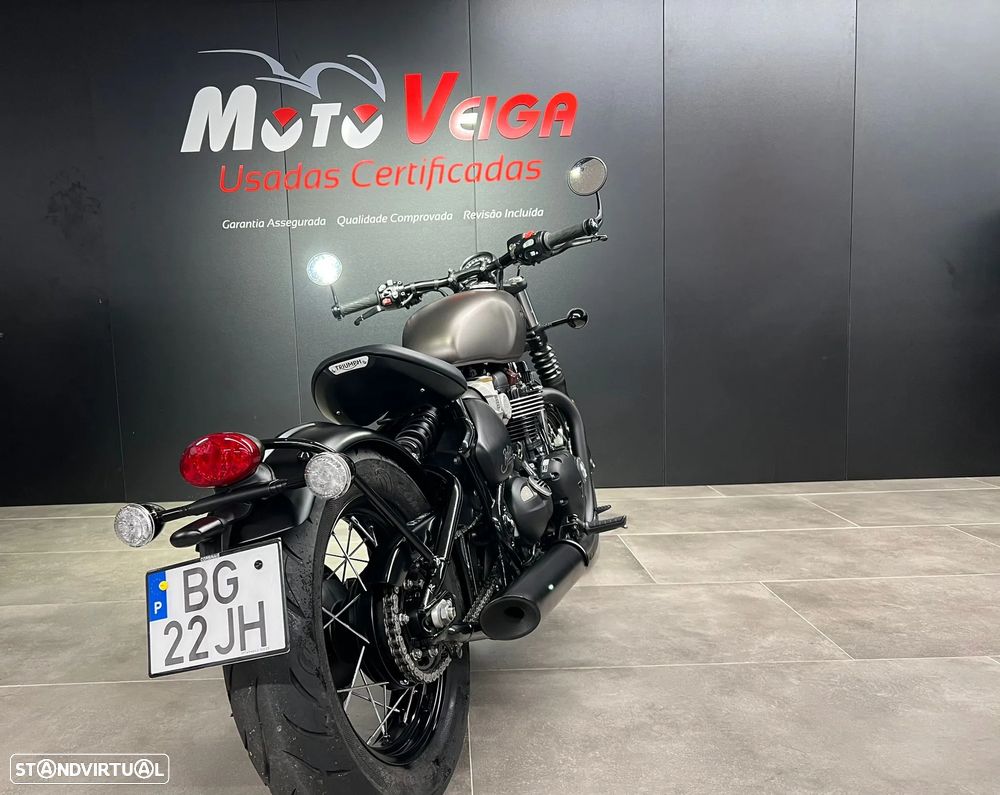 Triumph Bonneville Bobber Black - 2