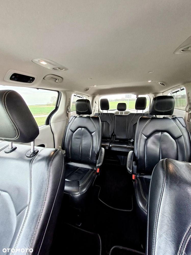 Chrysler Pacifica - 22