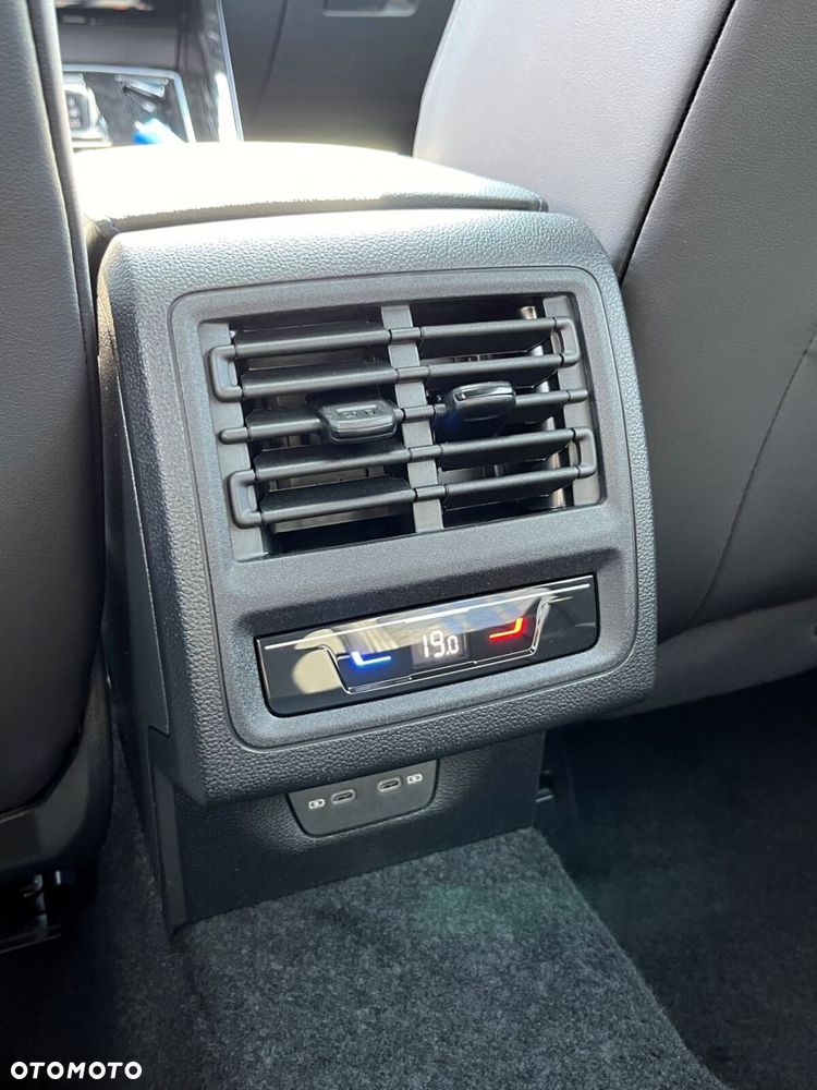 Volkswagen Golf - 10