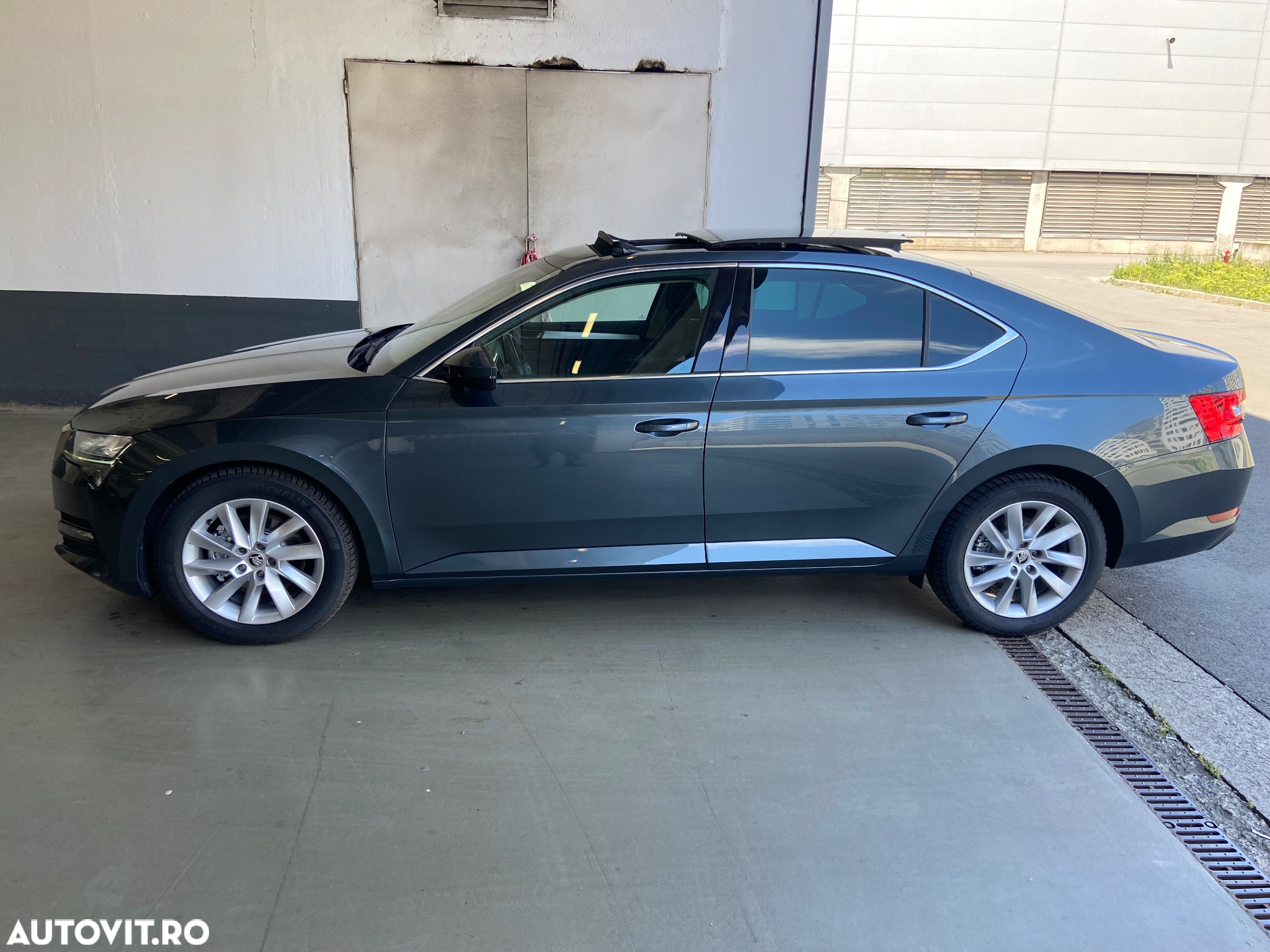 Skoda Superb 2.0 TDI DSG Premium Edition - 30