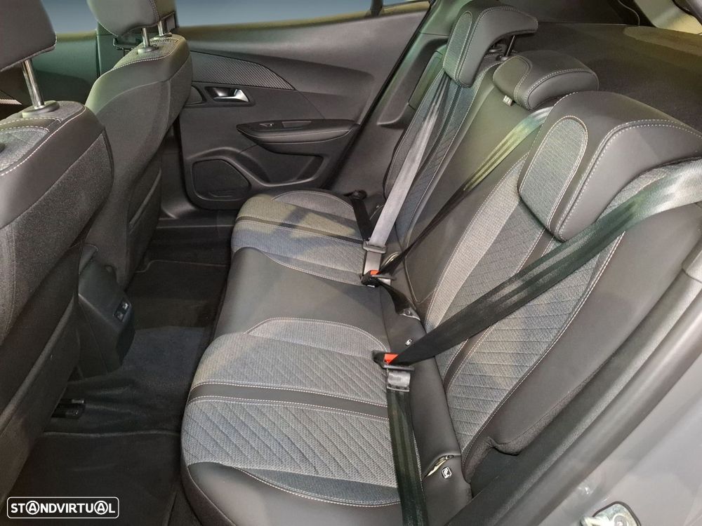Peugeot e-2008 54 kWh Allure - 12