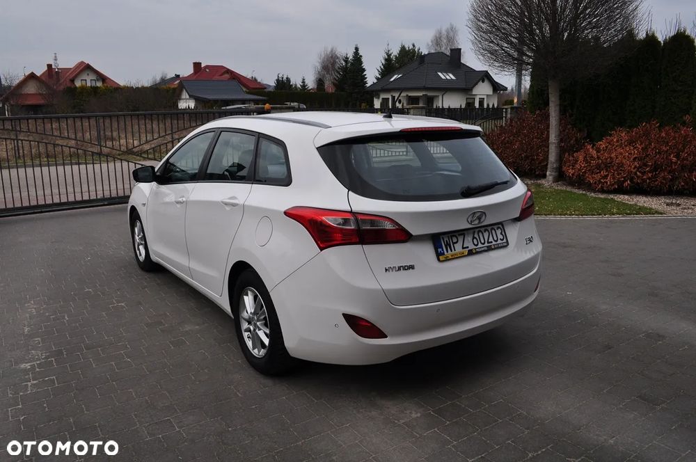 Hyundai i30 1.6 CRDi Fifa World Cup Edition - 14
