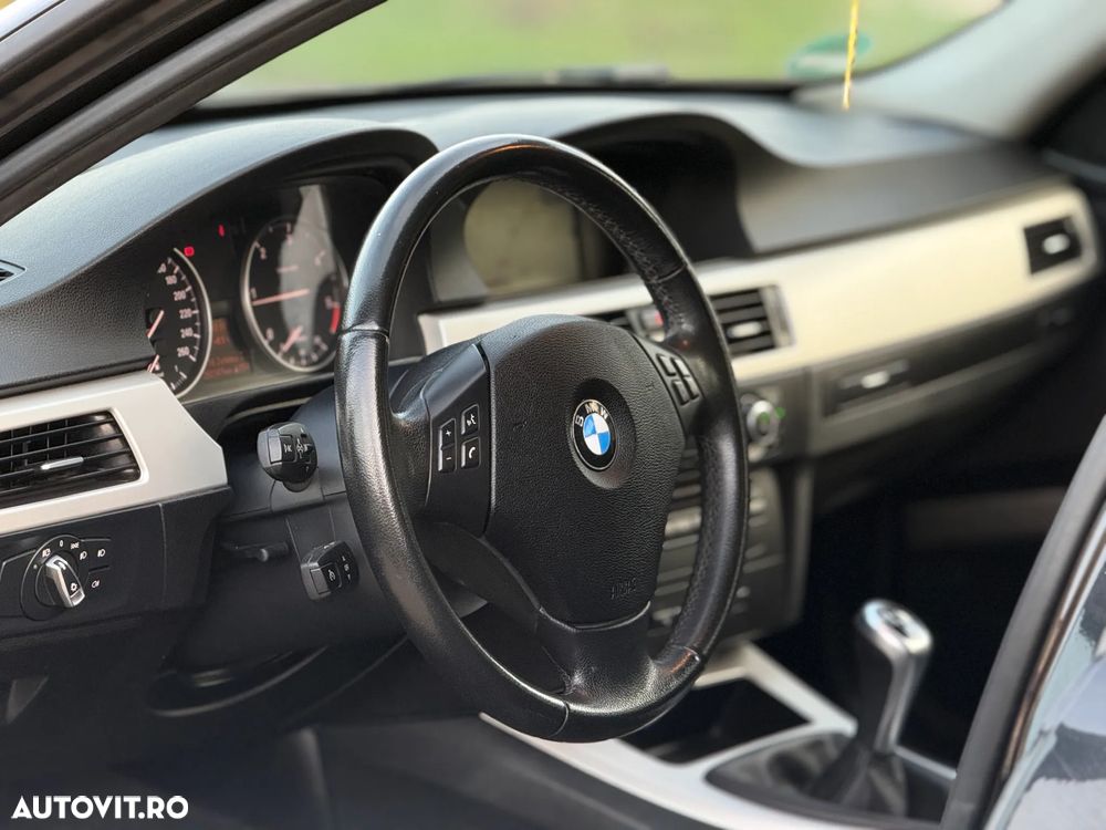 BMW Seria 3 318d DPF Touring Edition Exclusive - 10