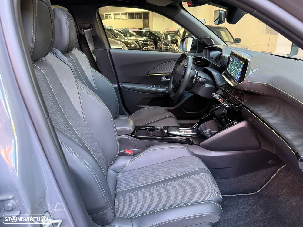 Peugeot 2008 1.2 PureTech GT EAT8 - 16