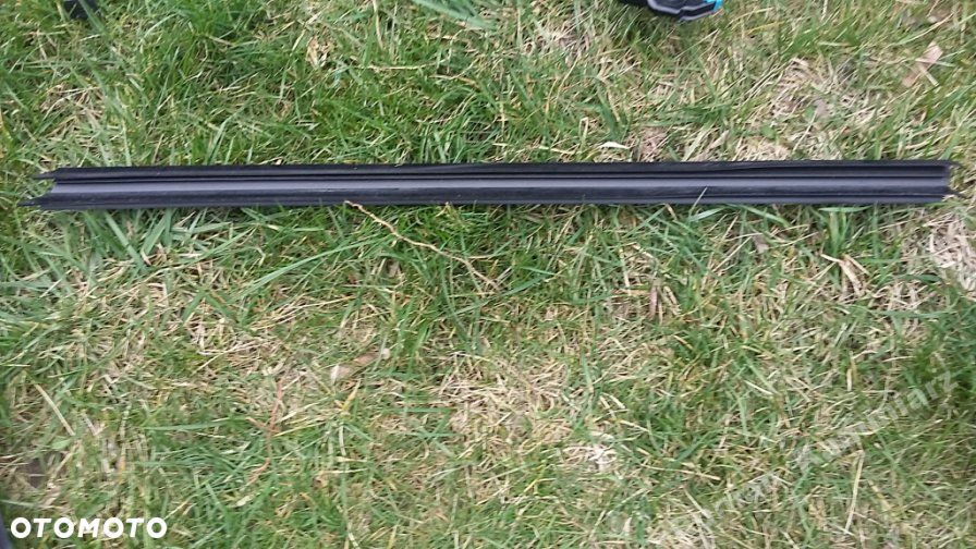 BMW F30 USZCZELKA DRZWI LEWY PRZÓD - 1