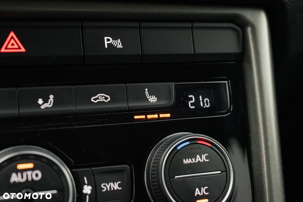 Volkswagen T-Roc - 22