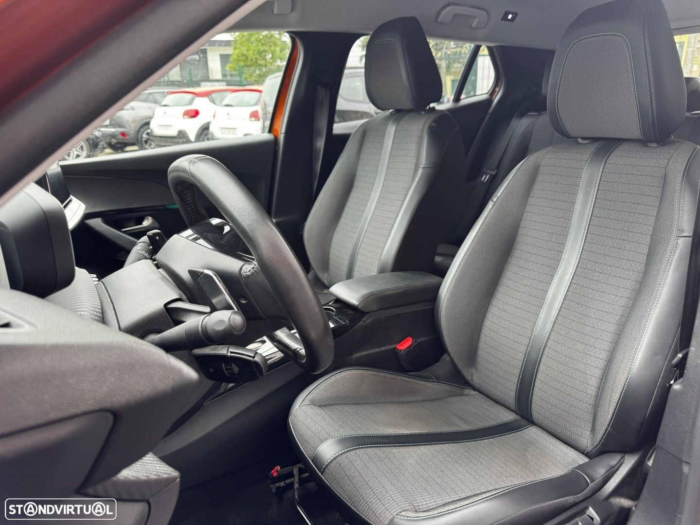 Peugeot 2008 1.2 PureTech Allure Pack EAT8 - 6