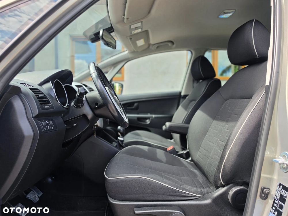 Kia Venga - 18