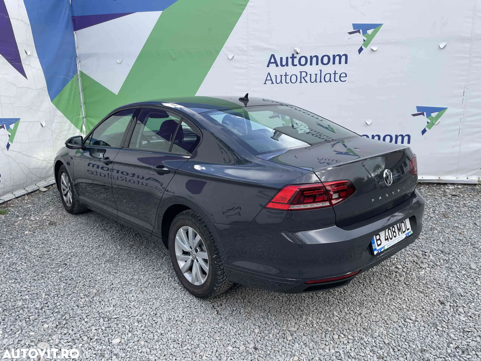 Volkswagen Passat - 4