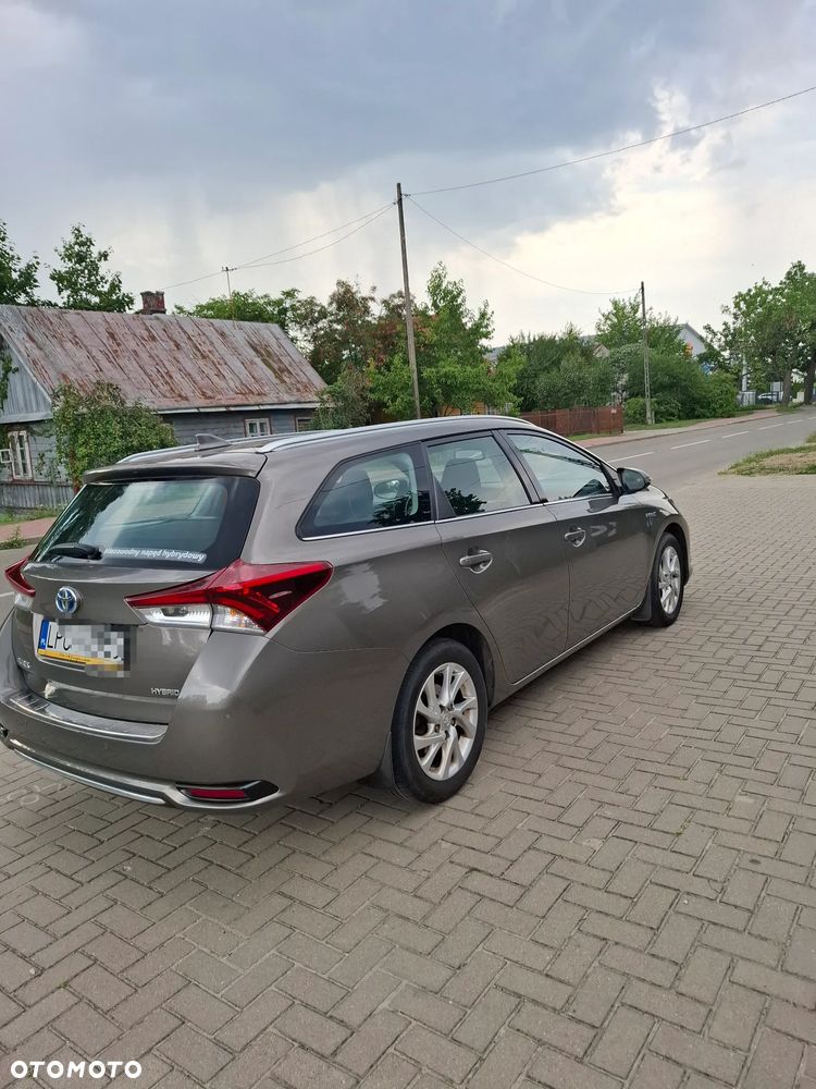 Toyota Auris Hybrid 135 Premium - 2