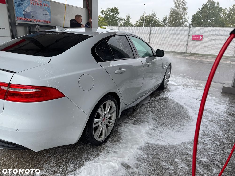 Jaguar XE 2.0 D R-Sport - 16