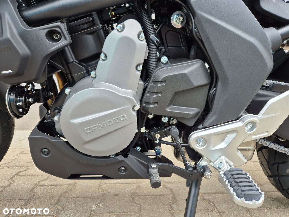 CFMoto MT - 25