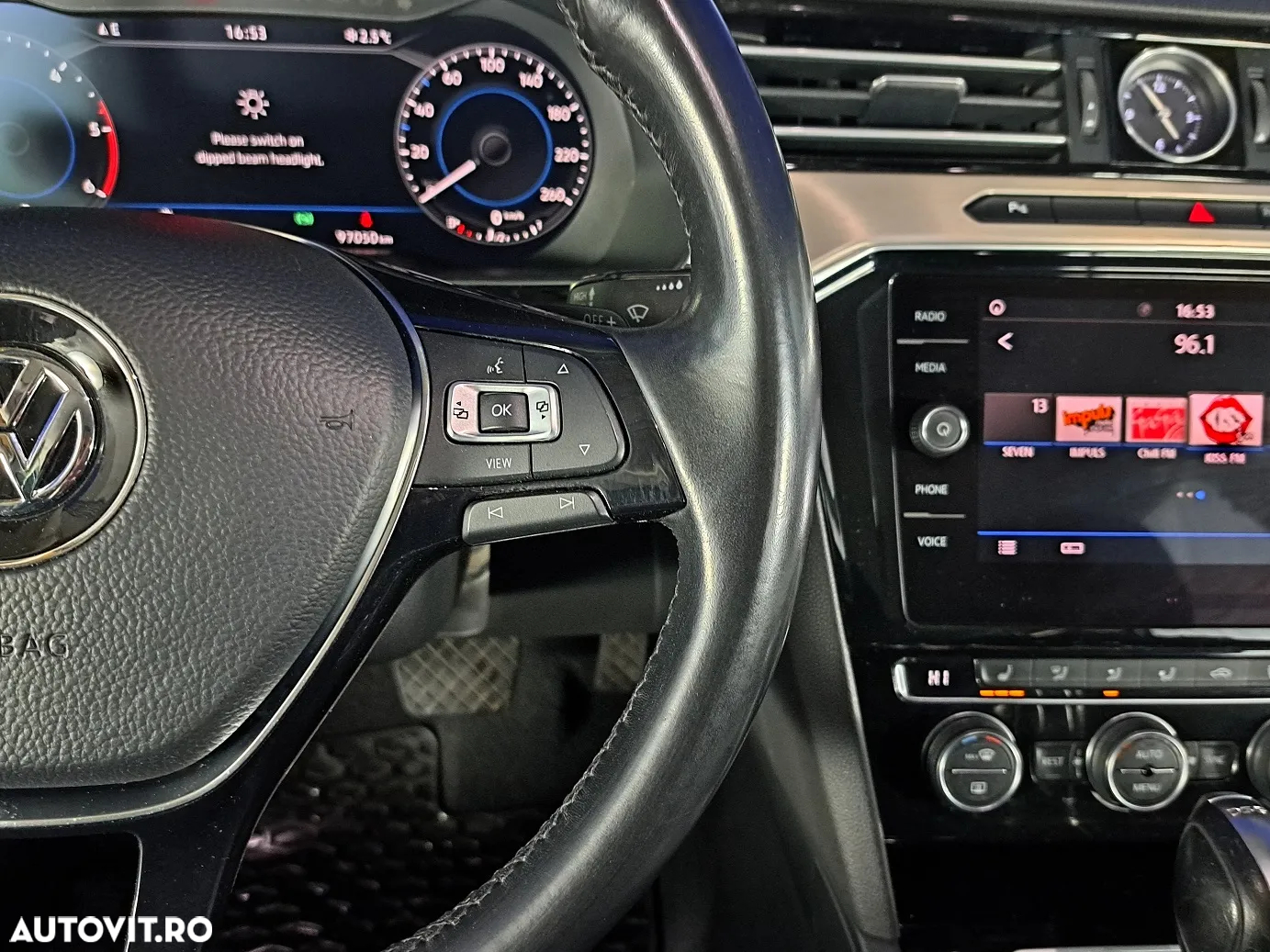 Volkswagen Passat - 14
