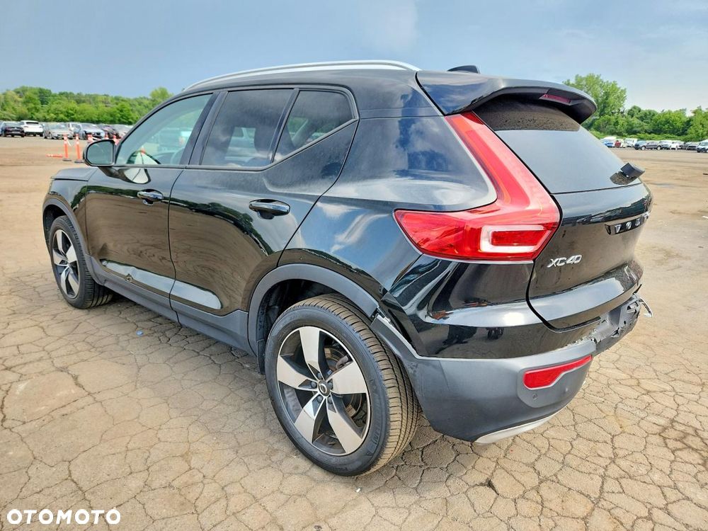 Volvo XC 40 T5 AWD Geartronic Momentum Pro - 3
