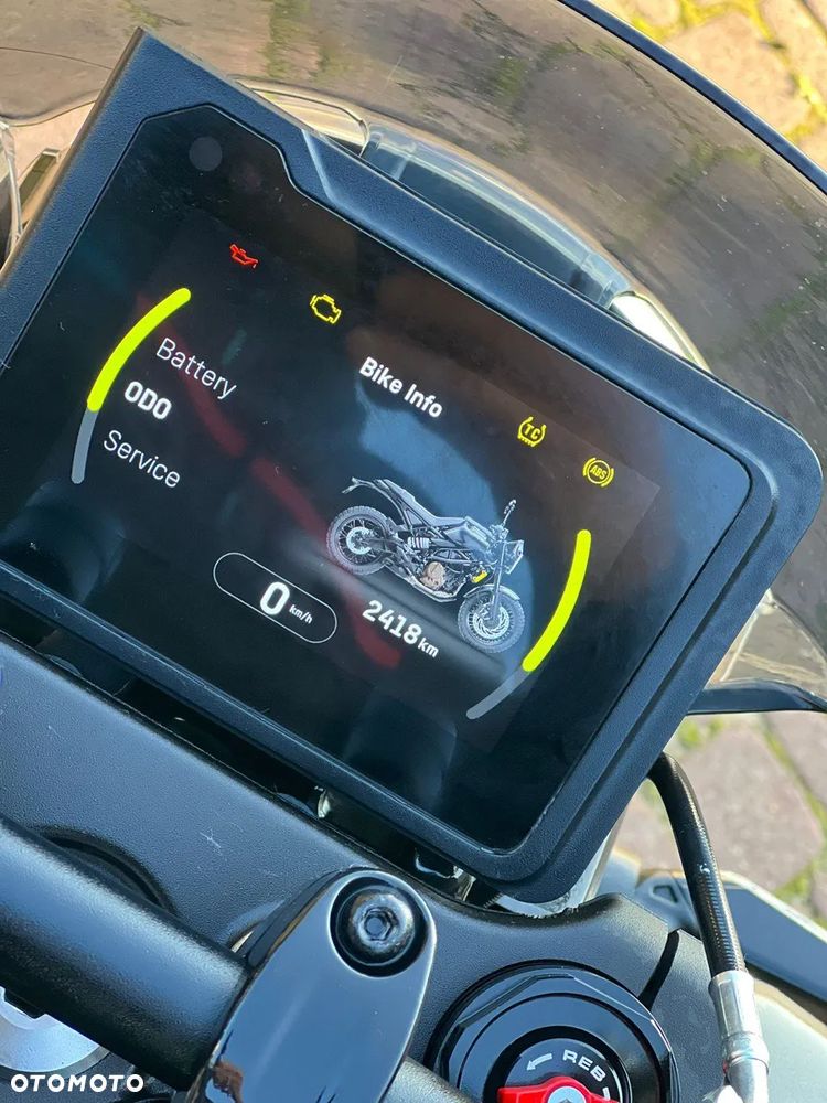 Husqvarna Svartpilen - 11