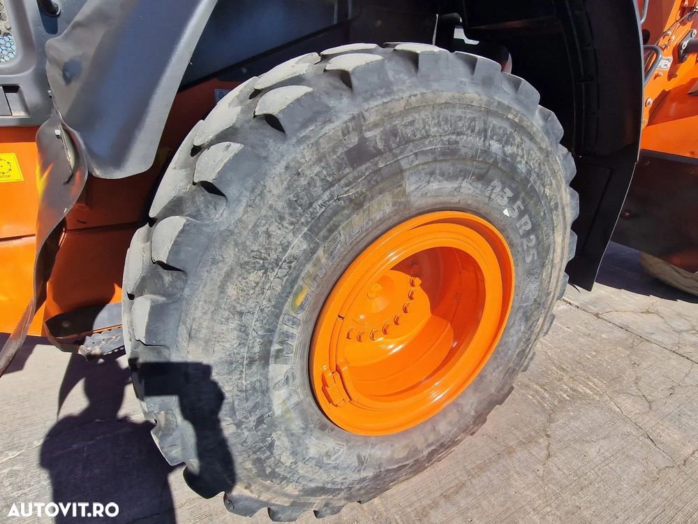 Hitachi ZW220, CUPA 3,5mc, 2018, 24.,392km, 5.880h, consum mediu 8l/h, Gresare automata, Anv MICHELIN 60% OK, ridica 15t, motor 201CP stage IV, basculare cupa la 4,2m, CUPLA RAPIDA, Posibilitate leasing 3 ani, PROMOTIE 86900 EUR+Tva - 21