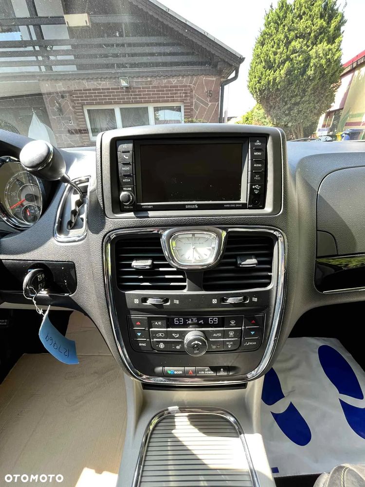 Chrysler Town & Country 3.6 Limited - 14