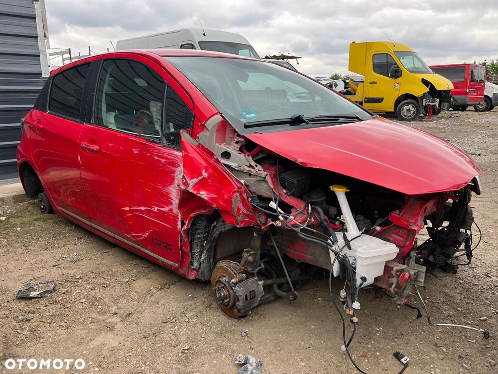 Toyota Yaris III (3PO) części drzwi zderzak lampa klapa deska maska fotele - 3