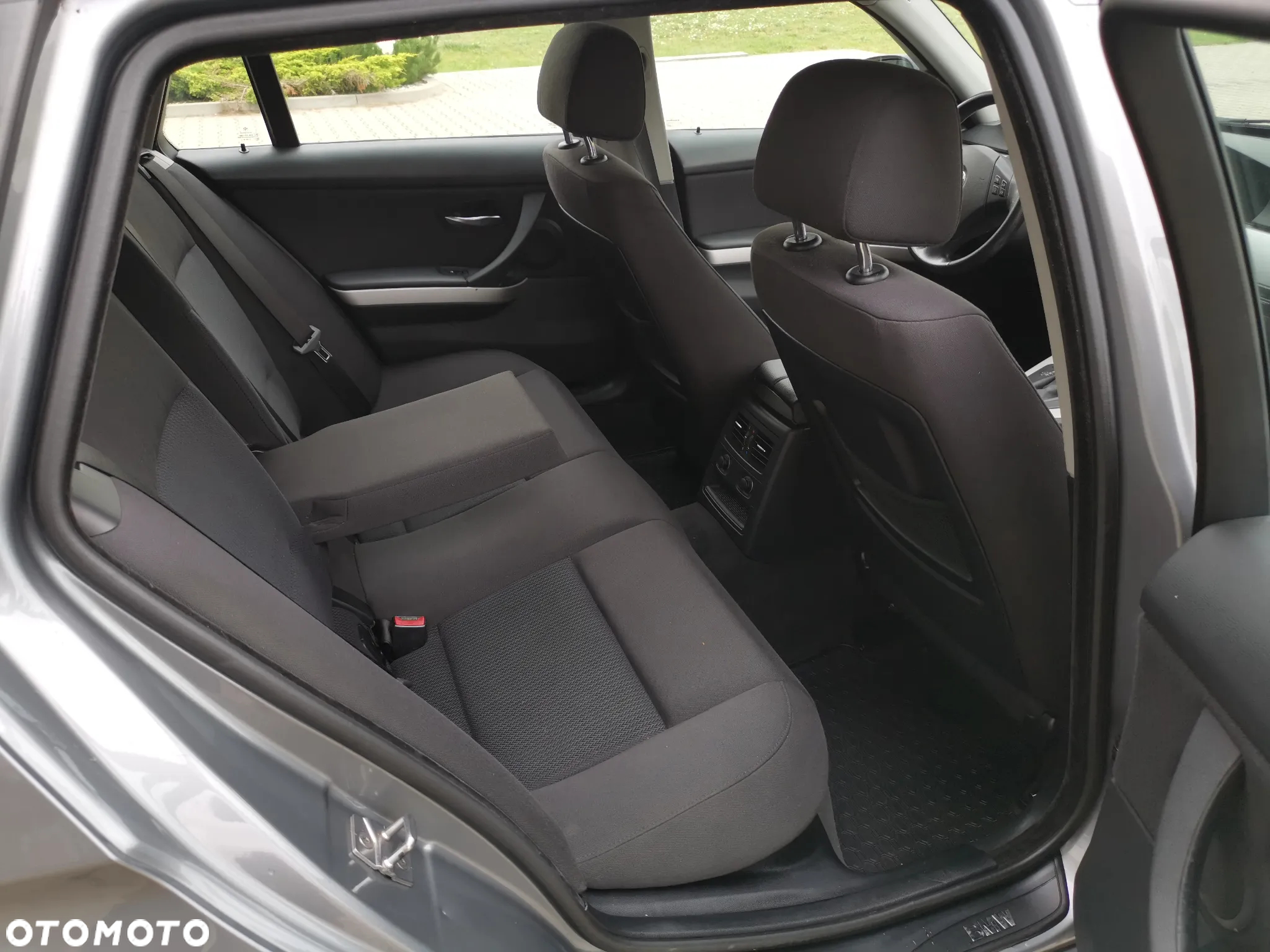 BMW Seria 3 320i Touring - 11