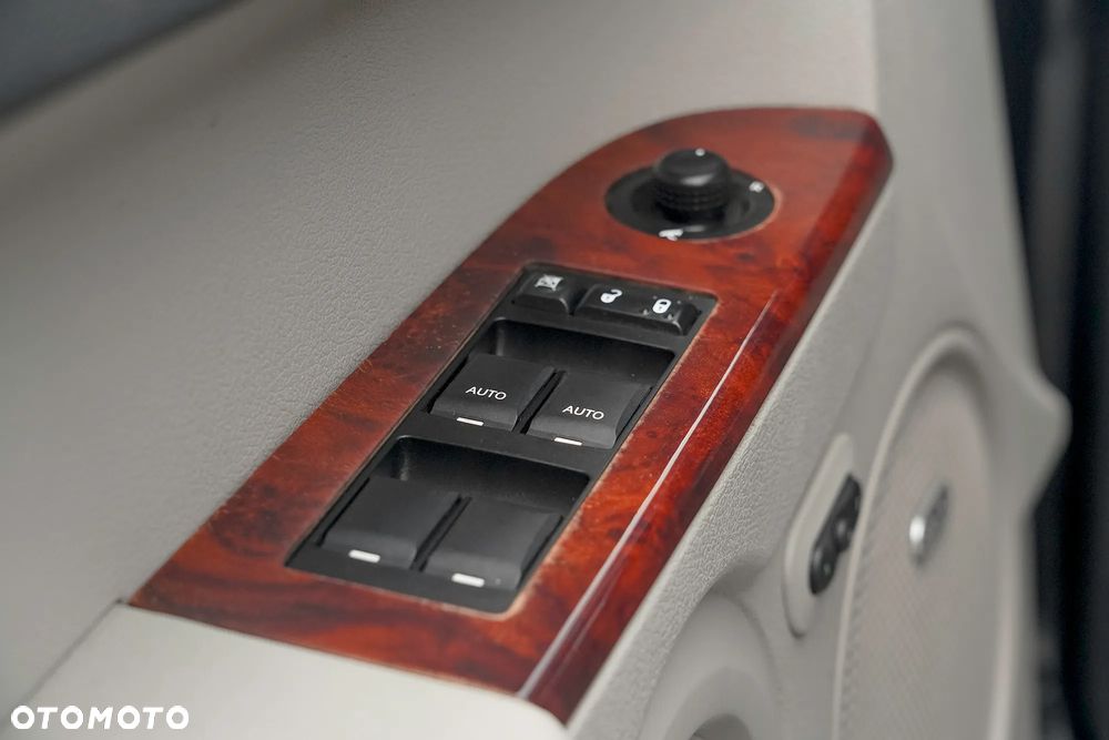 Jeep Commander 3.0 CRD DPF Automatik Overland - 25